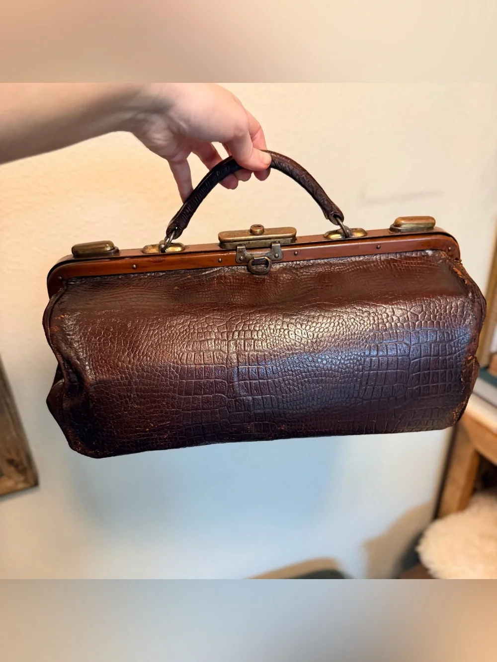 RARE Antique Crocodile Embossed Leather Gladstone Doctor Bag Brass Lock 1900s
